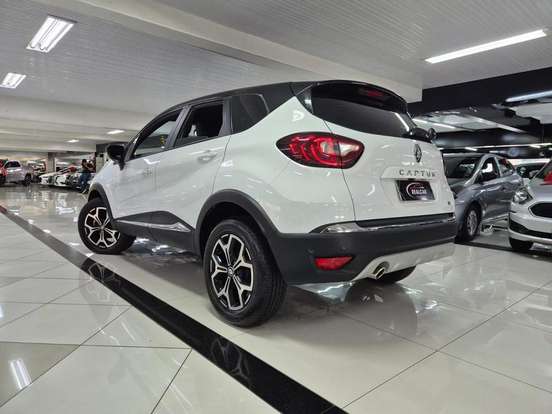 RENAULT-CAPTUR-2021