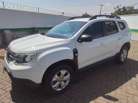 RENAULT-DUSTER-2023