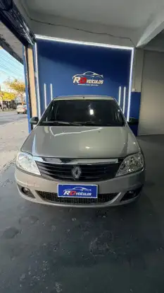RENAULT-LOGAN-2011