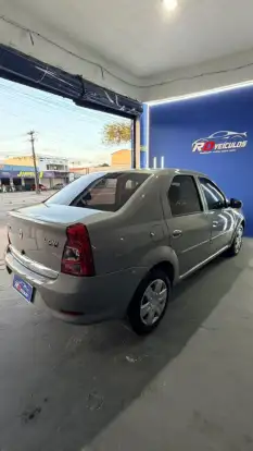 RENAULT-LOGAN-2011