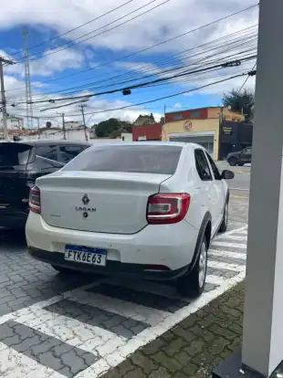 RENAULT-LOGAN-2021