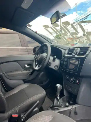 RENAULT-LOGAN-2021