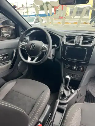 RENAULT-LOGAN-2021