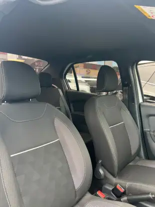 RENAULT-LOGAN-2021