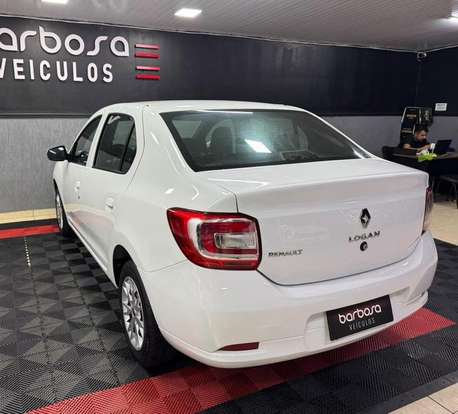 RENAULT-LOGAN-2020
