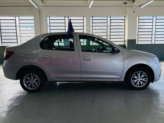 RENAULT-LOGAN-2024