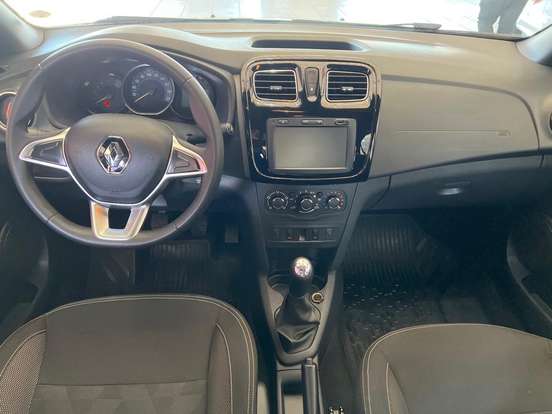 RENAULT-LOGAN-2024