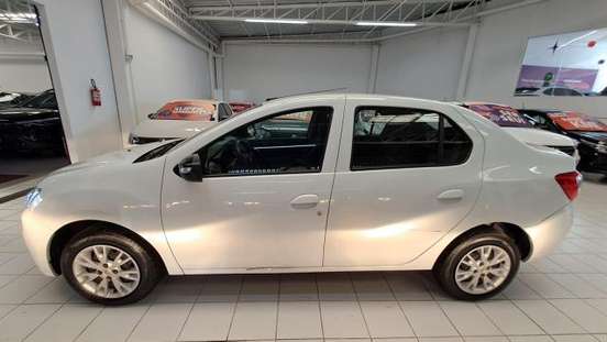 RENAULT-LOGAN-2024