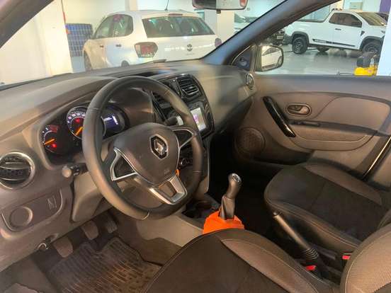 RENAULT-LOGAN-2024