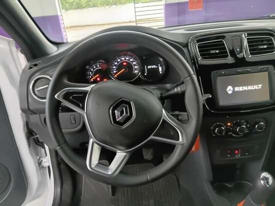 RENAULT-LOGAN-2024