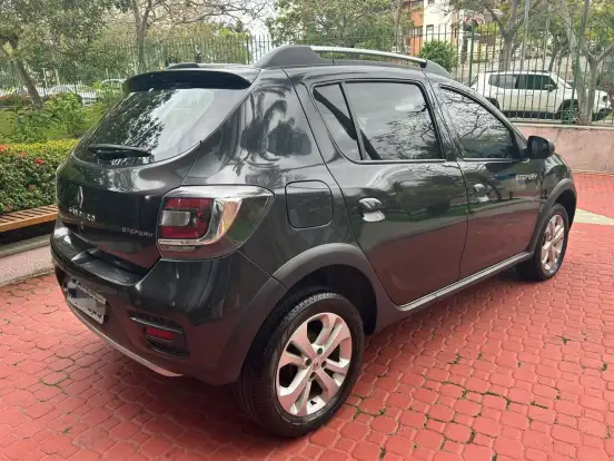 RENAULT-SANDERO-2017