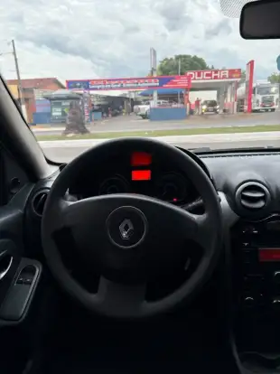 RENAULT-SANDERO-2013