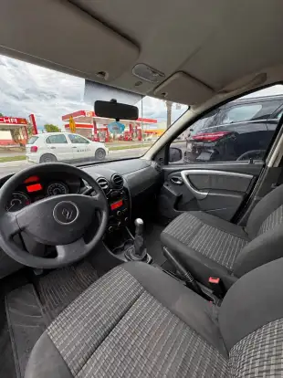 RENAULT-SANDERO-2013