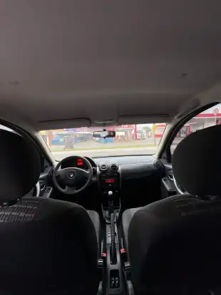 RENAULT-SANDERO-2013