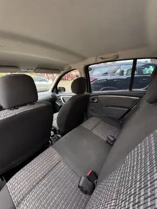RENAULT-SANDERO-2013