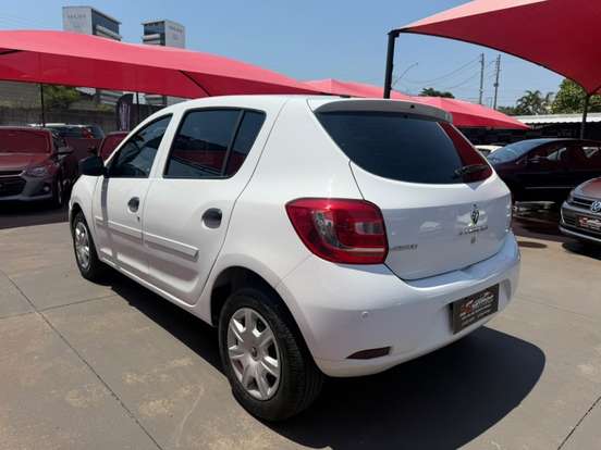 RENAULT-SANDERO-2019