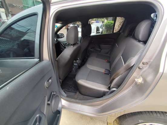 RENAULT-SANDERO-2022