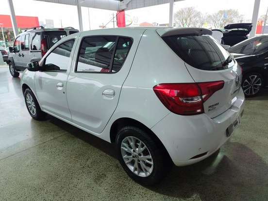 RENAULT-SANDERO-2020