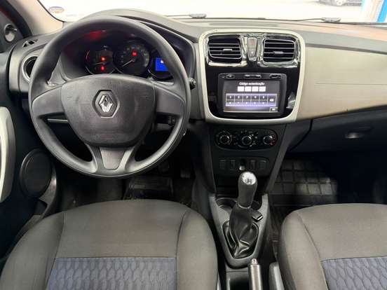 RENAULT-SANDERO-2015