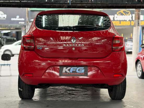 RENAULT-SANDERO-2015