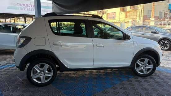 RENAULT-SANDERO-2018