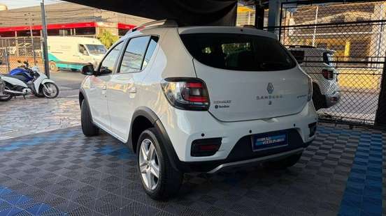 RENAULT-SANDERO-2018