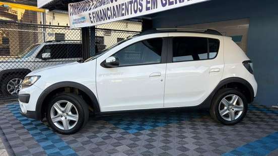 RENAULT-SANDERO-2018