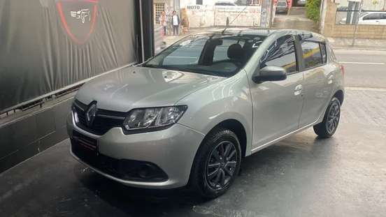 RENAULT-SANDERO-2015