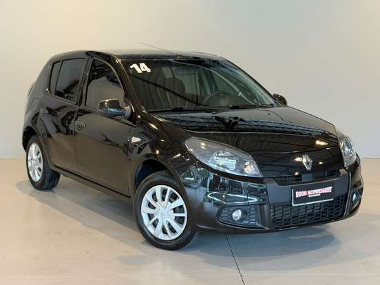 RENAULT-SANDERO-2014