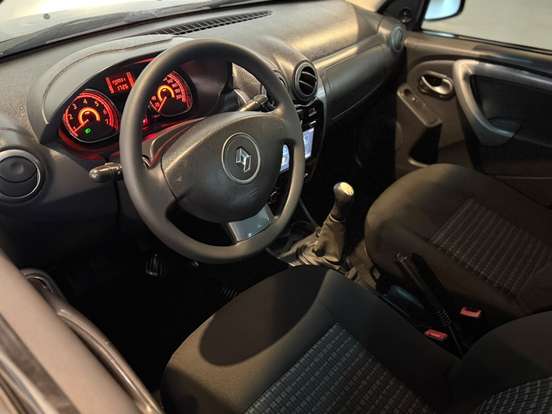 RENAULT-SANDERO-2014
