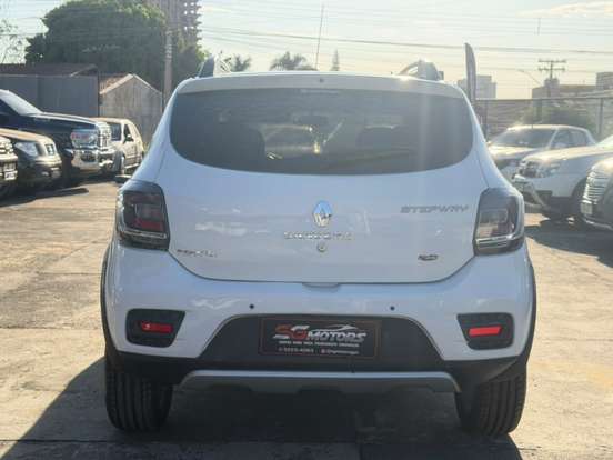 RENAULT-SANDERO-2015
