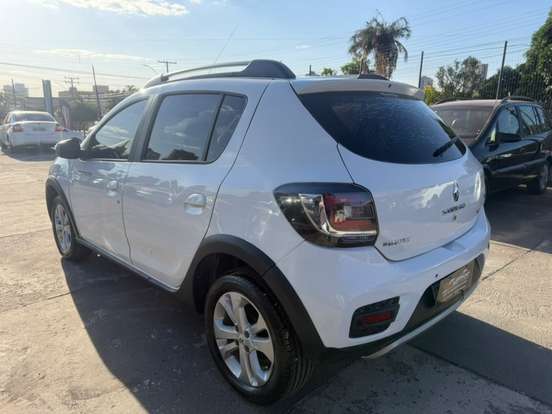 RENAULT-SANDERO-2015