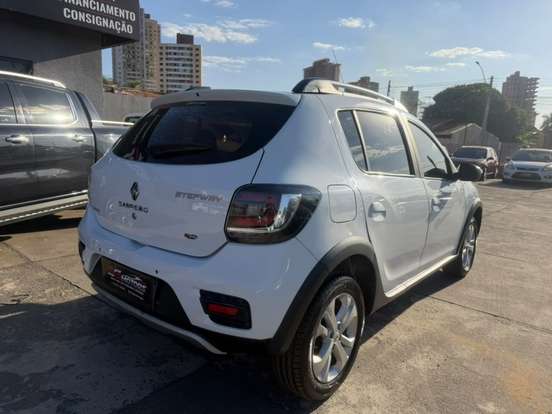RENAULT-SANDERO-1.6 STEPWAY 8V FLEX 4P AUTOMATIZADO RENAULT-SANDERO-2015