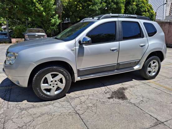 RENAULT-DUSTER-2014