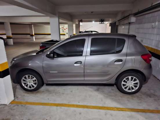 RENAULT-SANDERO-2020
