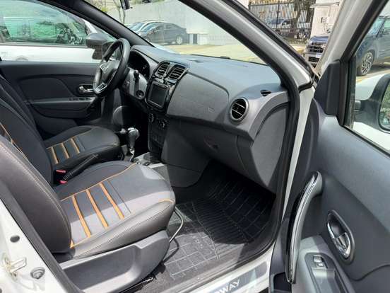 RENAULT-SANDERO-2019