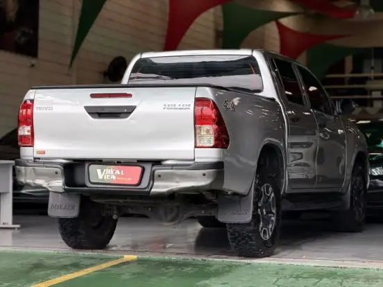 TOYOTA-HILUX-2021