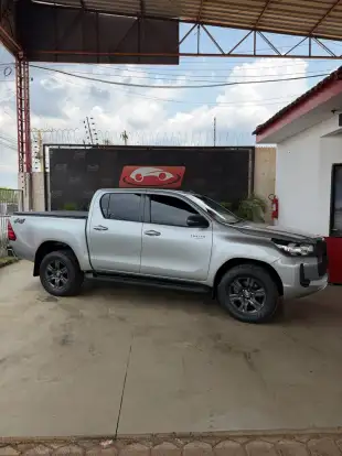 TOYOTA-HILUX-2023
