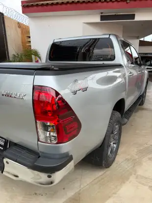 TOYOTA-HILUX-2023