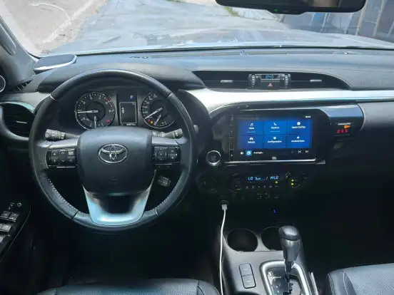 TOYOTA-HILUX-2.8 D-4D TURBO DIESEL CD SRX 4X4 AUTOMÁTICO TOYOTA-HILUX-2024