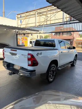 TOYOTA-HILUX-2.8 D-4D TURBO DIESEL CD SRX 4X4 AUTOMÁTICO TOYOTA-HILUX-2022