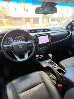 TOYOTA-HILUX-2.8 D-4D TURBO DIESEL CD SRX 4X4 AUTOMÁTICO TOYOTA-HILUX-2022