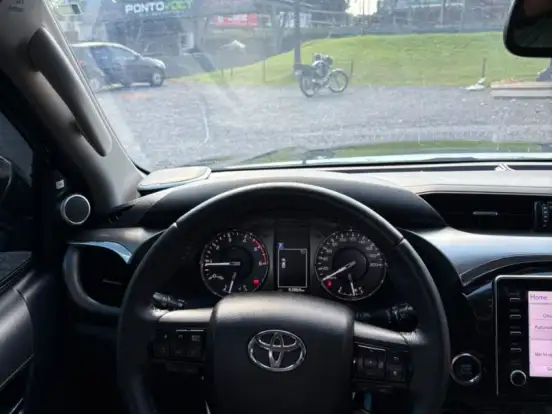 TOYOTA-HILUX-2.8 D-4D TURBO DIESEL CD SRX 4X4 AUTOMÁTICO TOYOTA-HILUX-2021