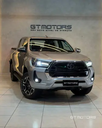 TOYOTA HILUX 2.8 D-4D TURBO DIESEL CD SRX 4X4 AUTOMÁTICO