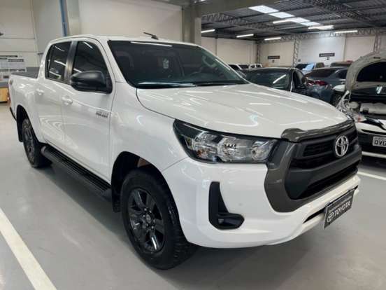 TOYOTA-HILUX-2.8 D-4D TURBO DIESEL CD SR 4X4 AUTOMÁTICO TOYOTA-HILUX-2024