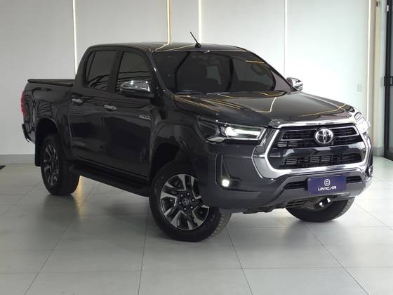 TOYOTA HILUX 2.8 D-4D TURBO DIESEL CD SRV 4X4 AUTOMÁTICO