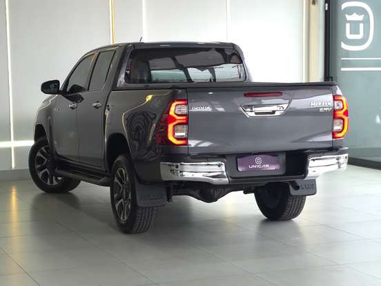 TOYOTA-HILUX-2.8 D-4D TURBO DIESEL CD SRV 4X4 AUTOMÁTICO TOYOTA-HILUX-2022