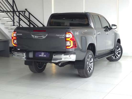 TOYOTA-HILUX-2022
