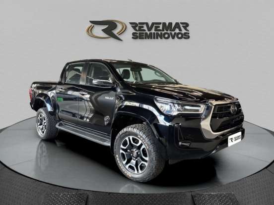 TOYOTA-HILUX-2.8 D-4D TURBO DIESEL CD SRX 4X4 AUTOMÁTICO TOYOTA-HILUX-2023