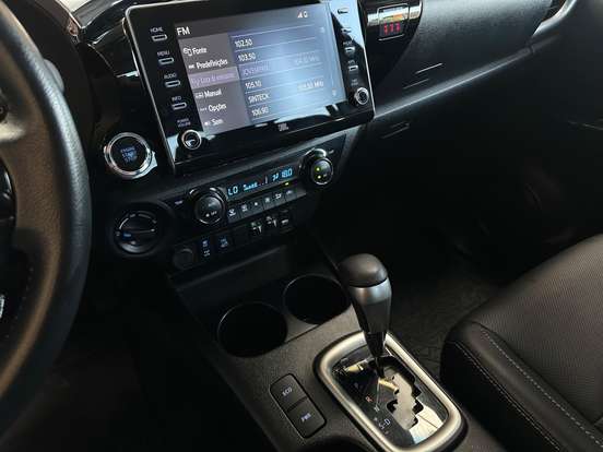 TOYOTA-HILUX-2023